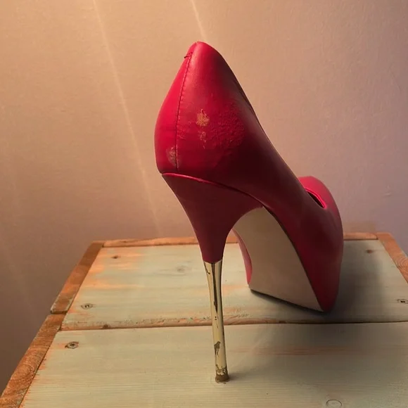 Red Pumps - Picture 3 of 3